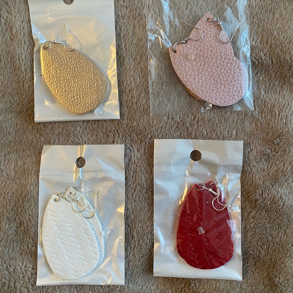 Earrings (4 pairs)